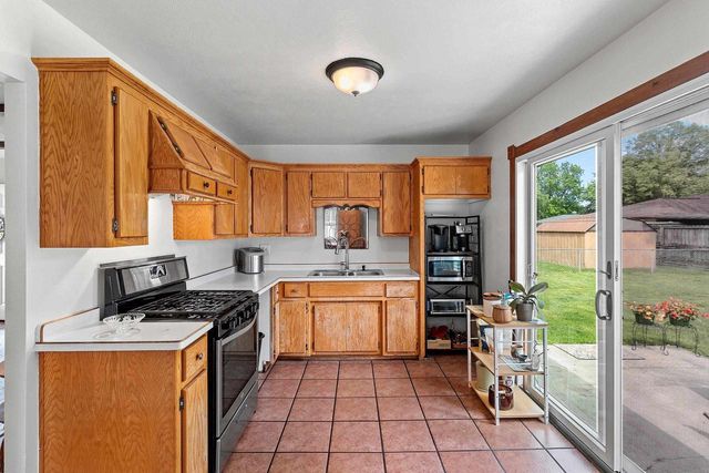1429 S ONEIDA STREET, Green Bay, WI 54304