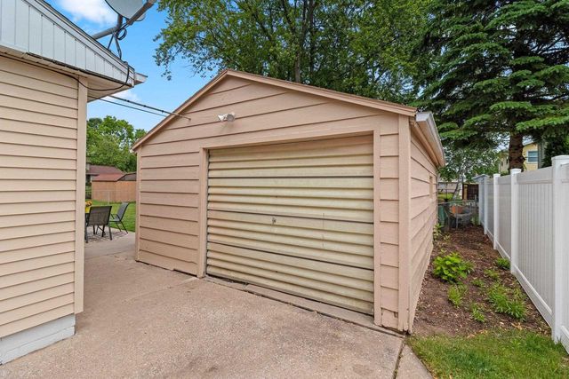 1429 S ONEIDA STREET, Green Bay, WI 54304