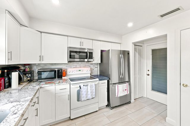4863 Dovewood Terrace, Boynton Beach, FL 33436