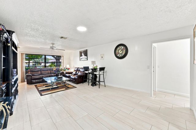 4863 Dovewood Terrace, Boynton Beach, FL 33436