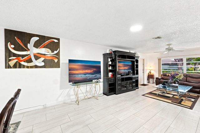 4863 Dovewood Terrace, Boynton Beach, FL 33436