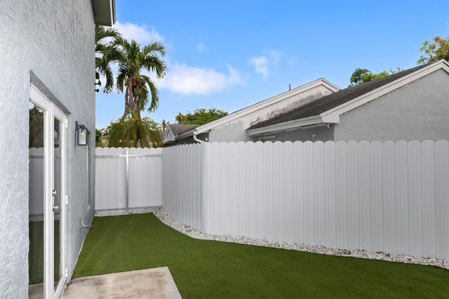 5799 WOODLAND POINT Drive, Tamarac, FL 33319