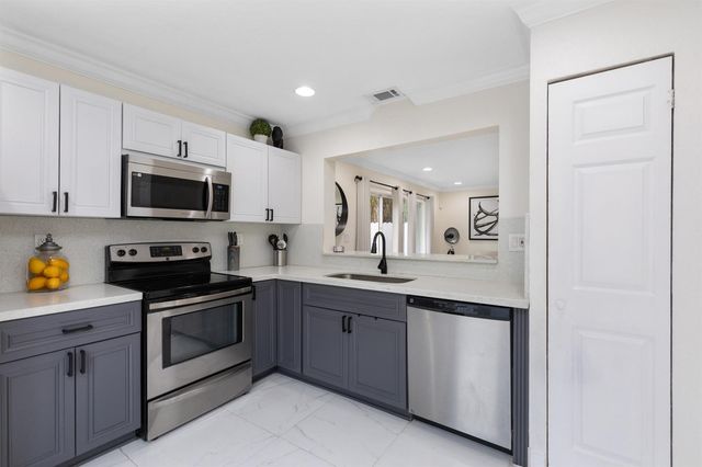5799 WOODLAND POINT Drive, Tamarac, FL 33319