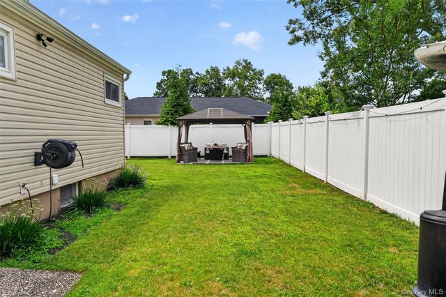 50 Lantern Street, Huntington, NY 11743