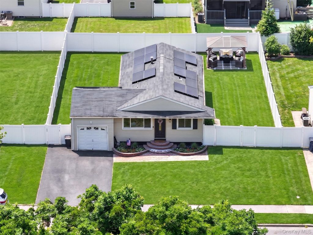 50 Lantern Street, Huntington, NY 11743