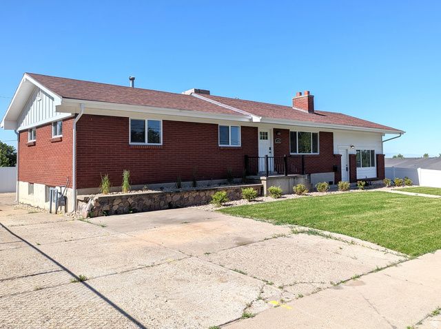360 E 400 N, Centerville, UT 84014