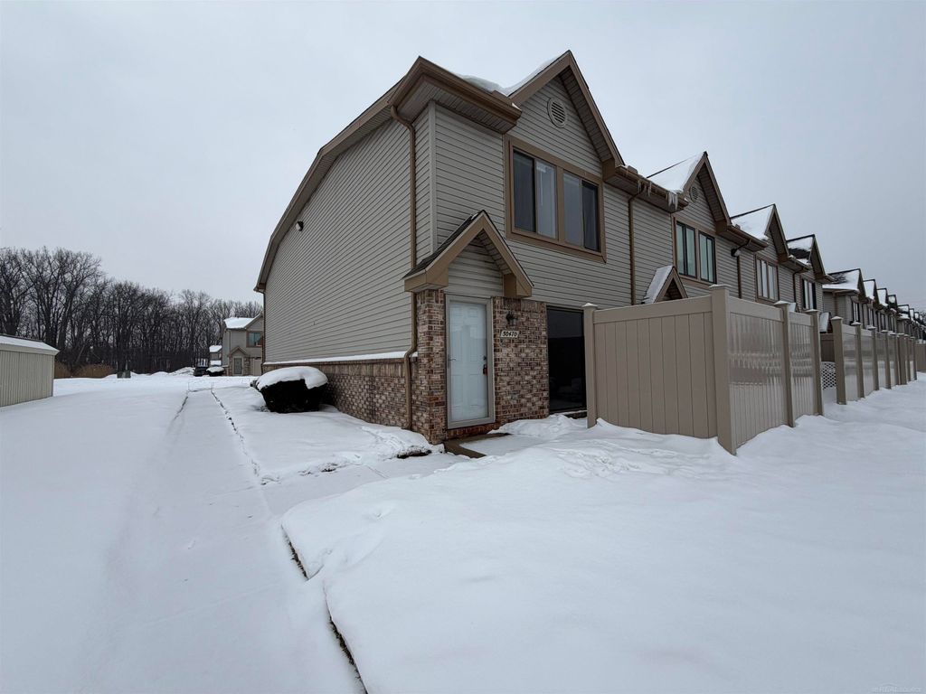 50470 Bay Run Drive, Chesterfield, MI 48047