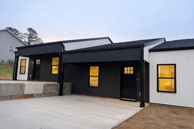 285/287 Scenic Avenue, Campobello, SC 29322