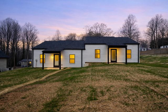 285/287 Scenic Avenue, Campobello, SC 29322