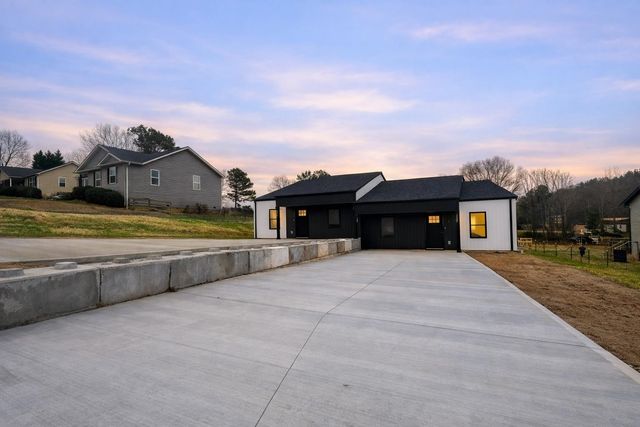 285/287 Scenic Avenue, Campobello, SC 29322