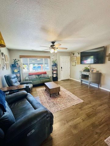 822 N Acacia Ave, Ripon, CA 95366