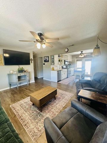 822 N Acacia Ave, Ripon, CA 95366