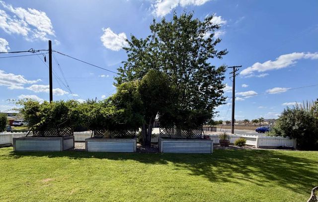 822 N Acacia Ave, Ripon, CA 95366