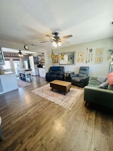822 N Acacia Ave, Ripon, CA 95366