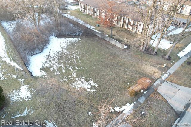 28819 Lahser Road, Southfield, MI 48034