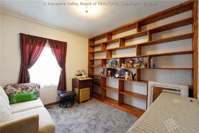 2153 Cleveland Avenue, St Albans, WV 25177