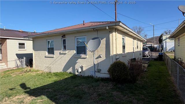 2153 Cleveland Avenue, St Albans, WV 25177