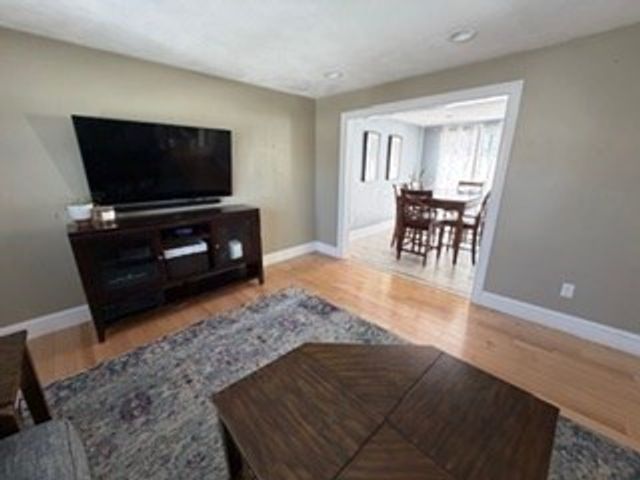 23 Floyd St, Billerica, MA 01821