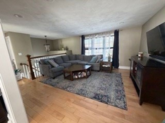 23 Floyd St, Billerica, MA 01821