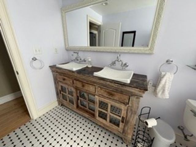 23 Floyd St, Billerica, MA 01821