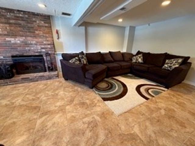 23 Floyd St, Billerica, MA 01821