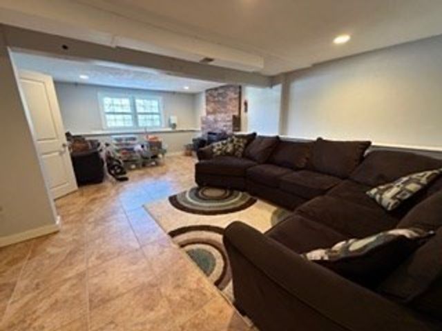 23 Floyd St, Billerica, MA 01821