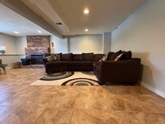 23 Floyd St, Billerica, MA 01821