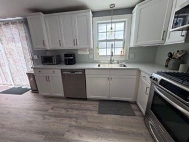 23 Floyd St, Billerica, MA 01821