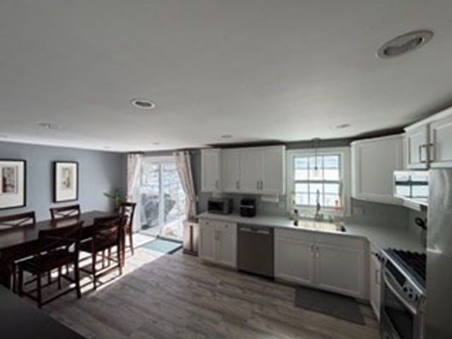 23 Floyd St, Billerica, MA 01821