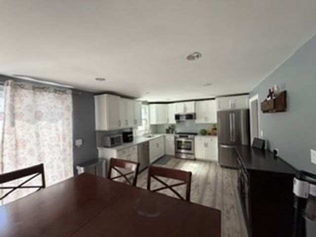 23 Floyd St, Billerica, MA 01821