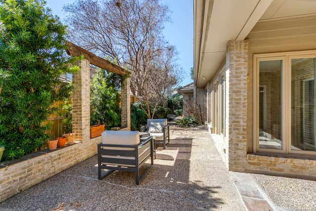 27 Cheshire, San Antonio, TX 78218