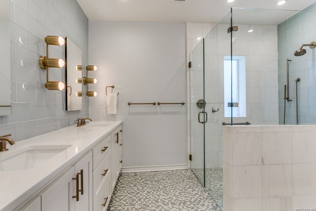 27 Cheshire, San Antonio, TX 78218