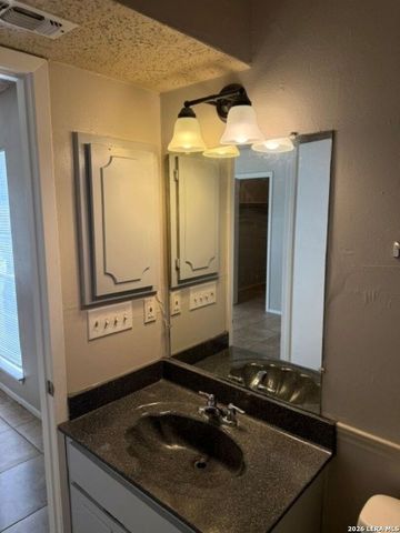1016 Mission Dr, Unit A, New Braunfels, TX 78130
