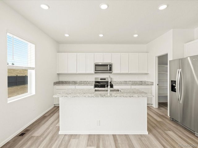 7320 27TH St, Greeley, CO 80634
