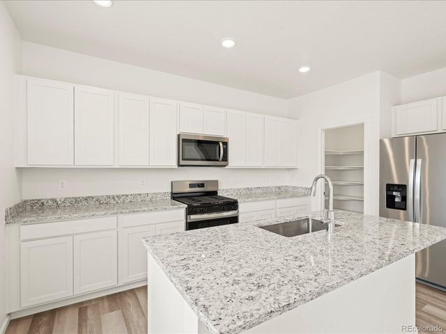 7320 27TH St, Greeley, CO 80634