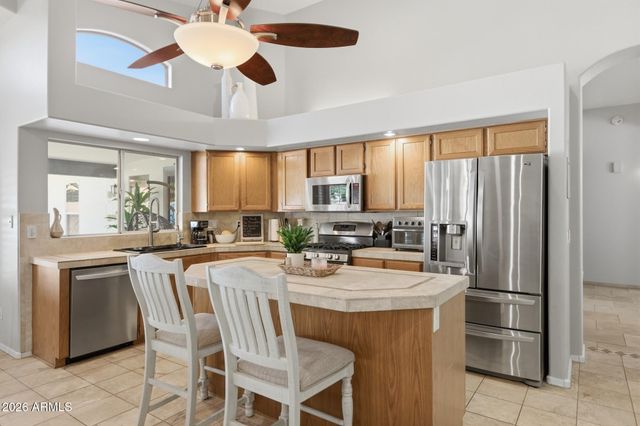 652 W NIDO Avenue, Mesa, AZ 85210