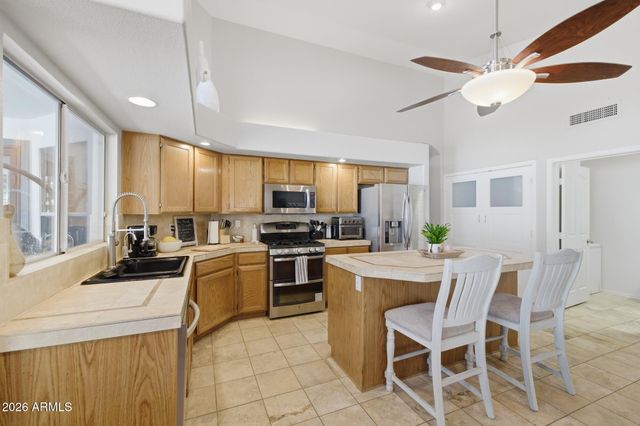 652 W NIDO Avenue, Mesa, AZ 85210