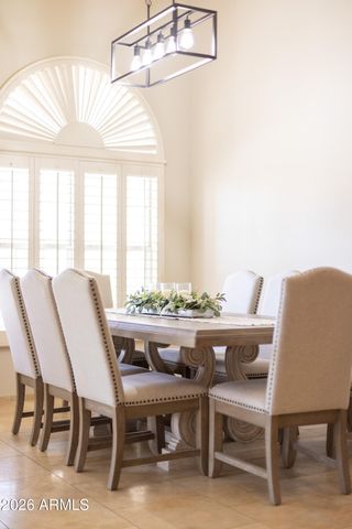 652 W NIDO Avenue, Mesa, AZ 85210