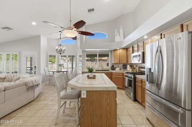 652 W NIDO Avenue, Mesa, AZ 85210