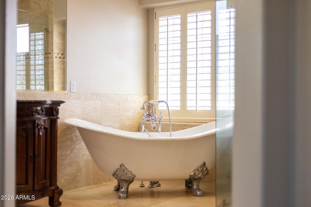 652 W NIDO Avenue, Mesa, AZ 85210