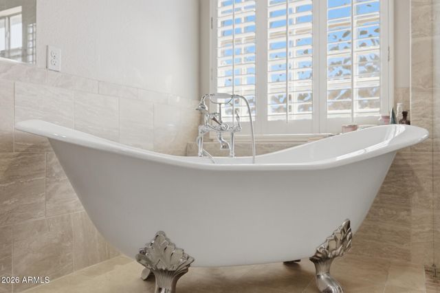 652 W NIDO Avenue, Mesa, AZ 85210