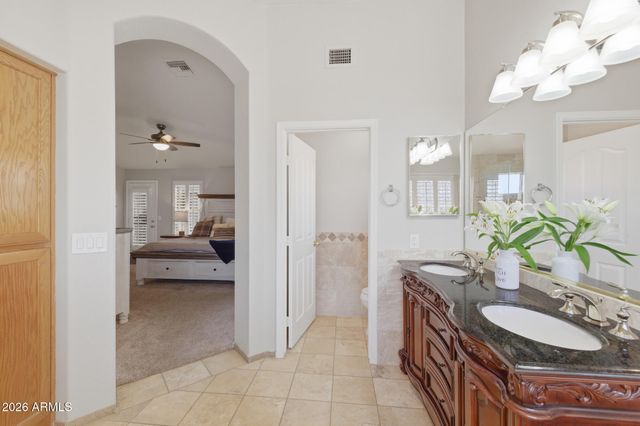 652 W NIDO Avenue, Mesa, AZ 85210