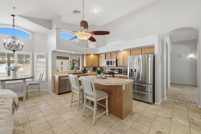 652 W NIDO Avenue, Mesa, AZ 85210