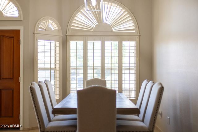 652 W NIDO Avenue, Mesa, AZ 85210