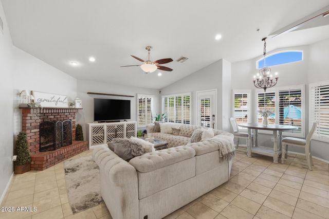 652 W NIDO Avenue, Mesa, AZ 85210