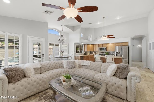 652 W NIDO Avenue, Mesa, AZ 85210