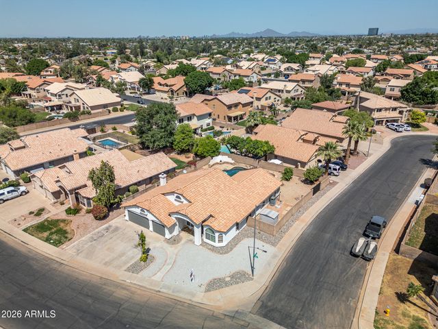 652 W NIDO Avenue, Mesa, AZ 85210