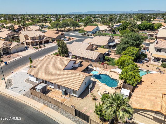 652 W NIDO Avenue, Mesa, AZ 85210