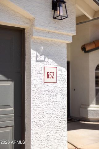 652 W NIDO Avenue, Mesa, AZ 85210