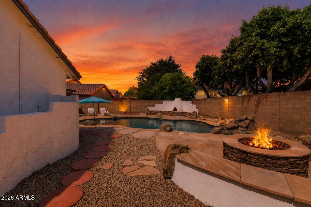 652 W NIDO Avenue, Mesa, AZ 85210